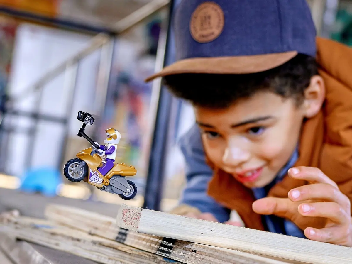 LEGO City 60309 Selfie Stunt Bike set, image 5