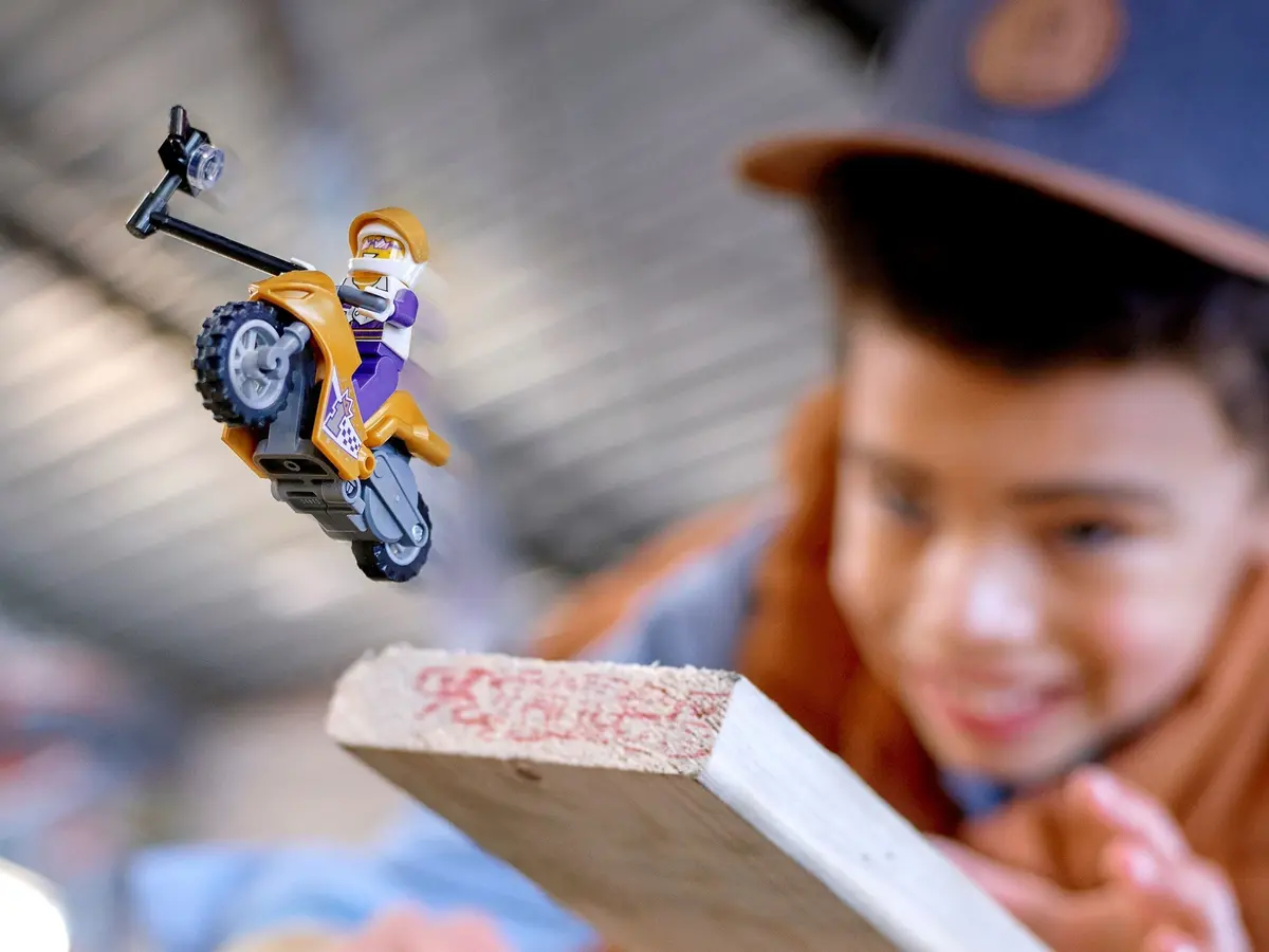 LEGO City 60309 Selfie Stunt Bike set, image 6