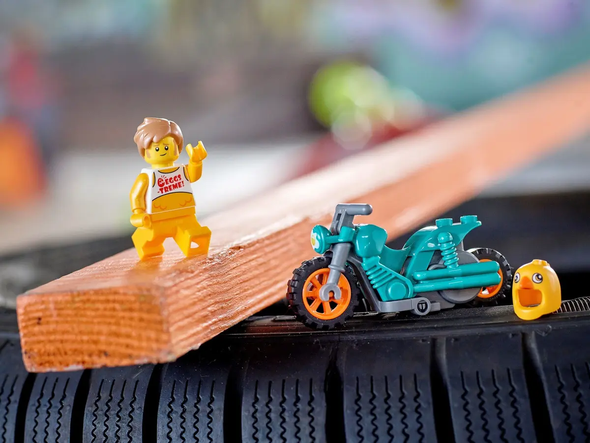 LEGO City 60310 Chicken Stunt Bike set, image 7