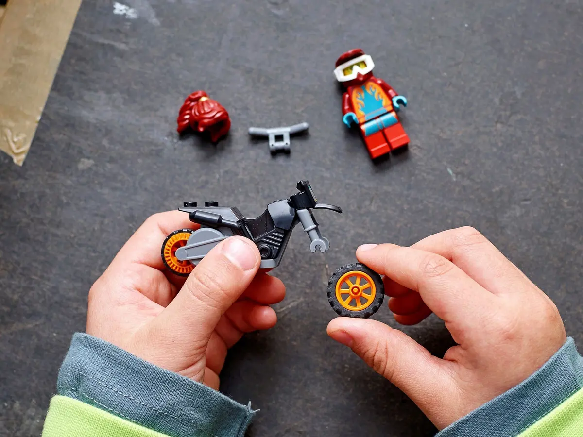 LEGO City 60311 Fire Stunt Bike set, image 9