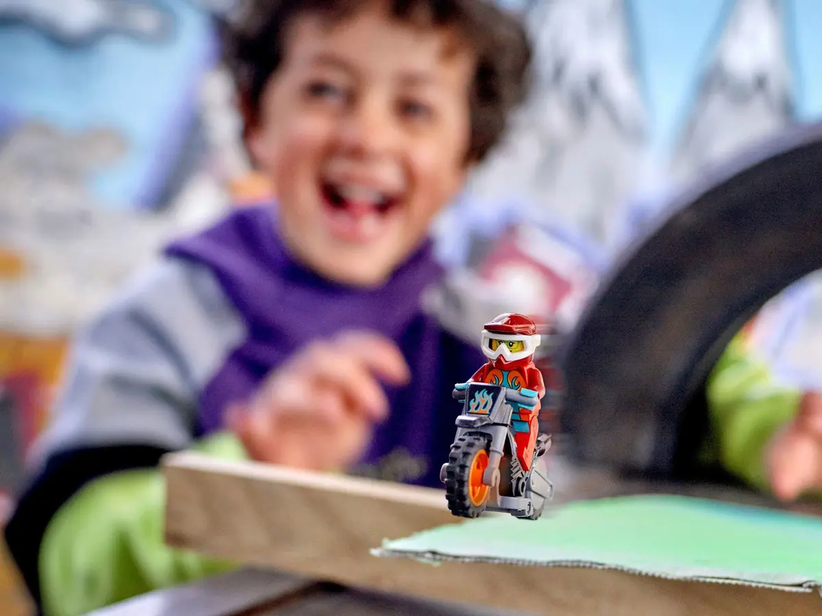 LEGO City 60311 Fire Stunt Bike set, image 11