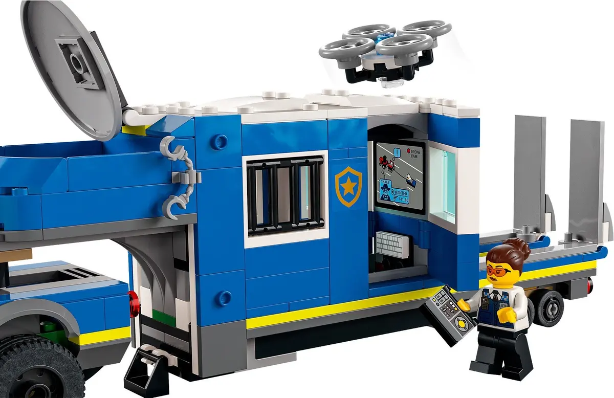 LEGO City 60315 Police Mobile Command Truck set, image 7