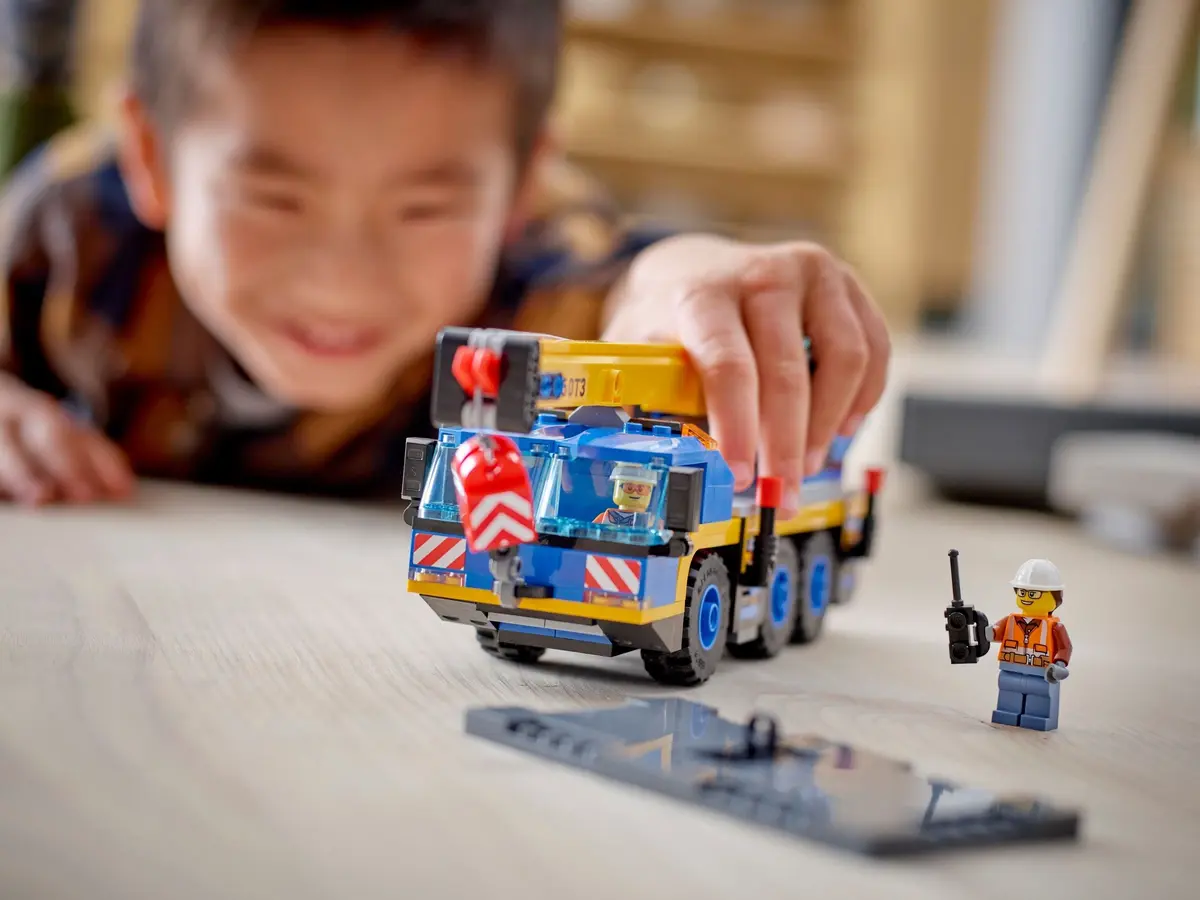 LEGO City 60324 Mobile Crane set, image 5