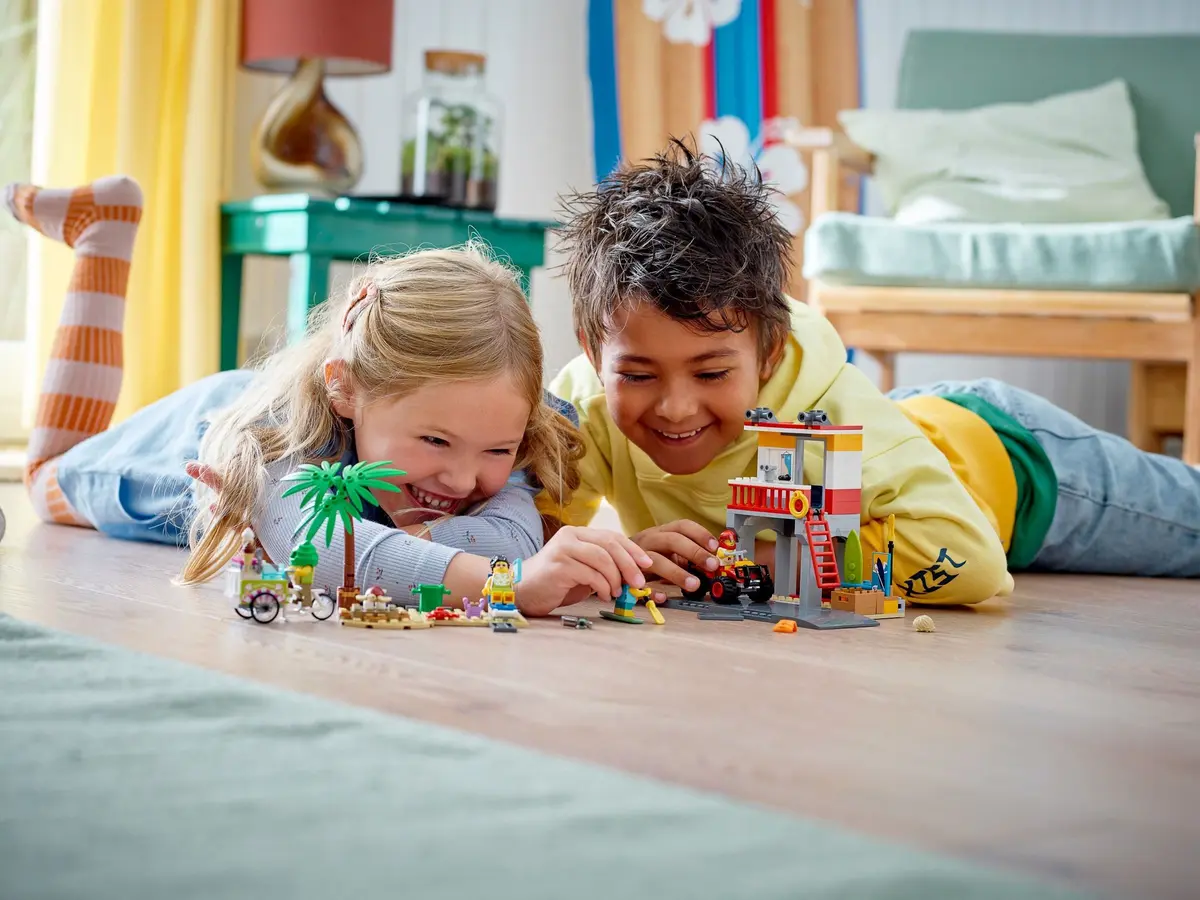 LEGO City 60328 Beach Lifeguard Station set, image 3