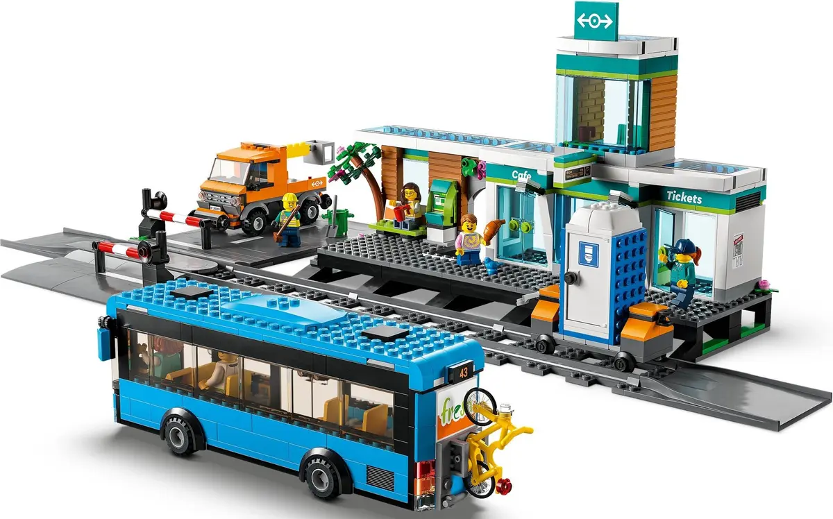 LEGO City 60335 Train Station set, image 5