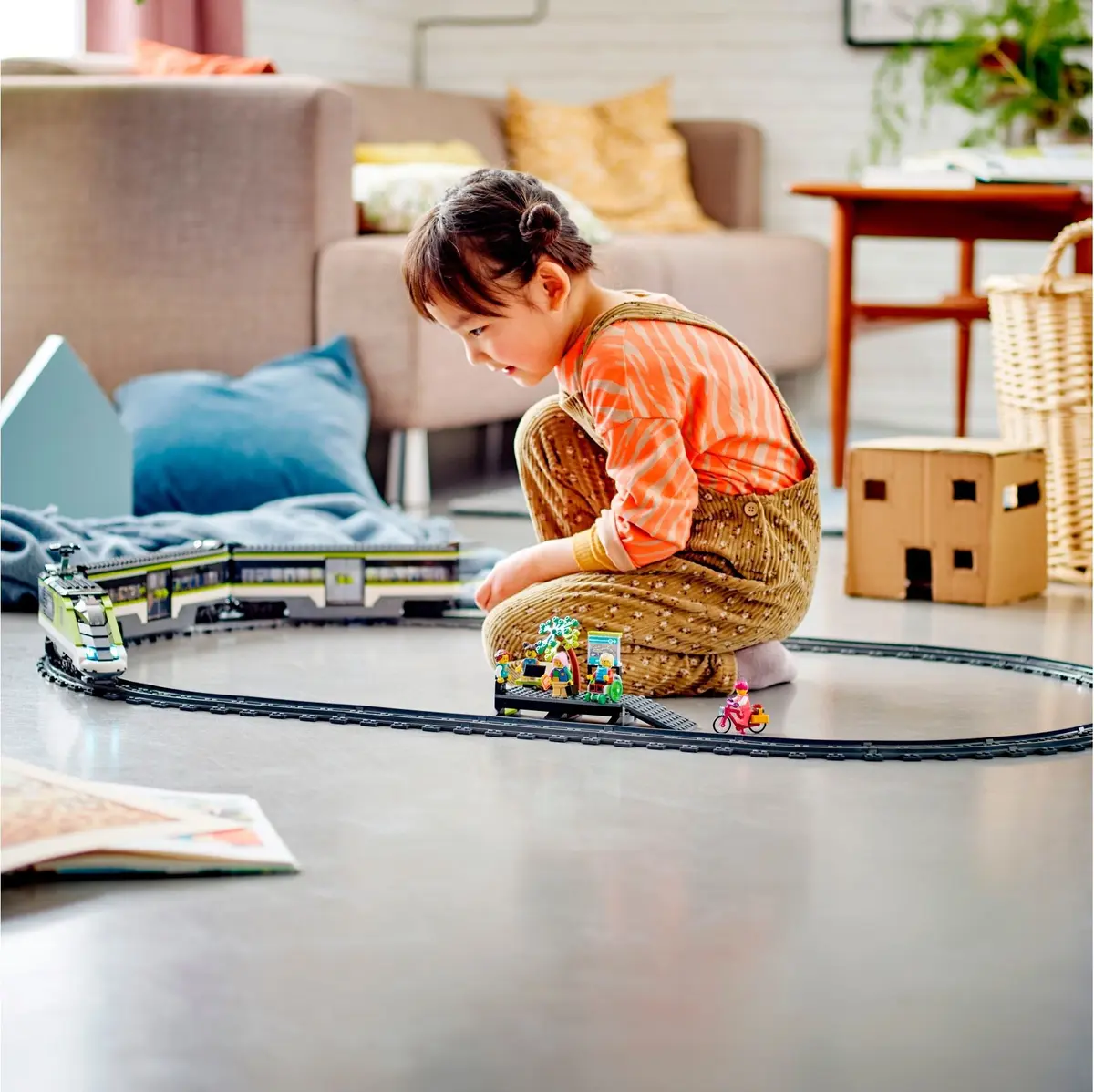 LEGO City 60337 Express Passenger Train set, image 6