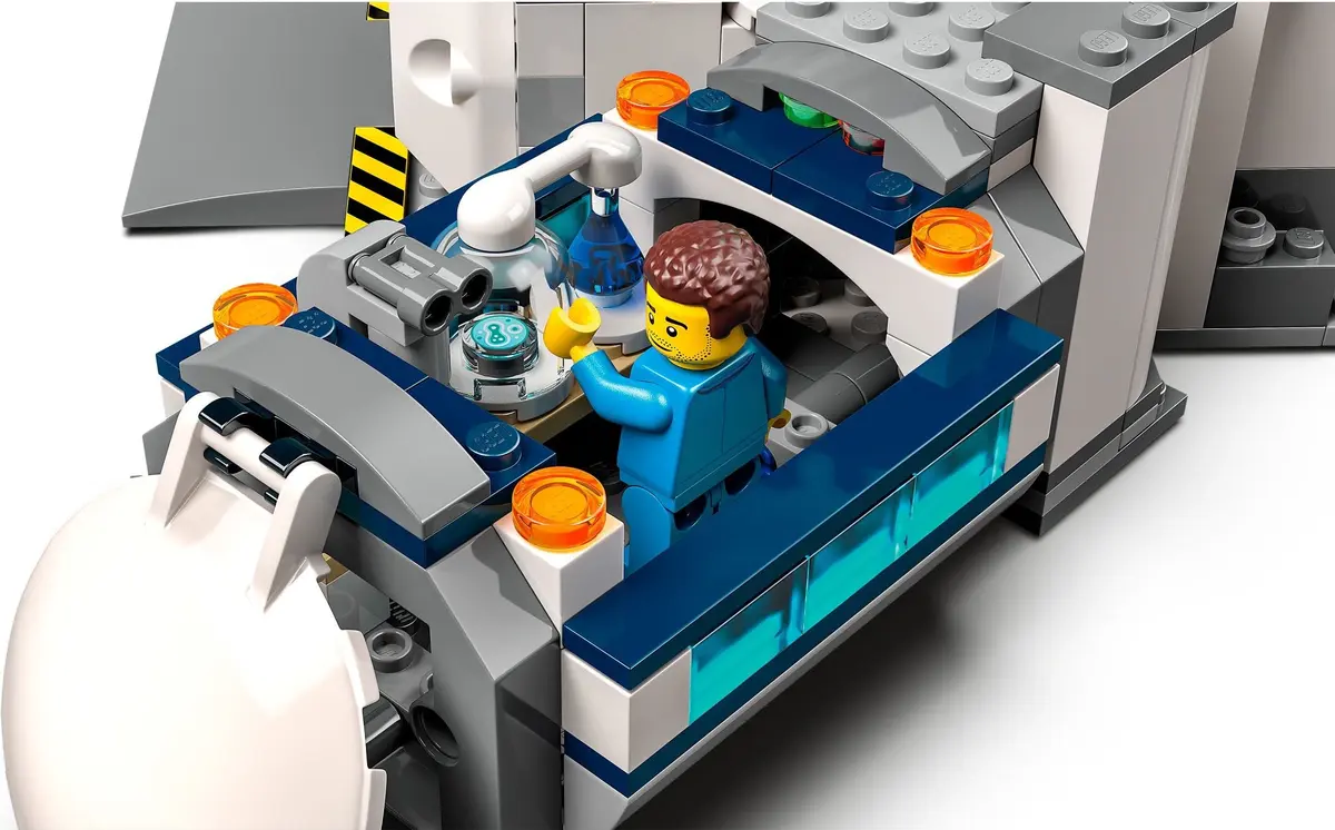 LEGO City 60350 Lunar Research Base set, image 8