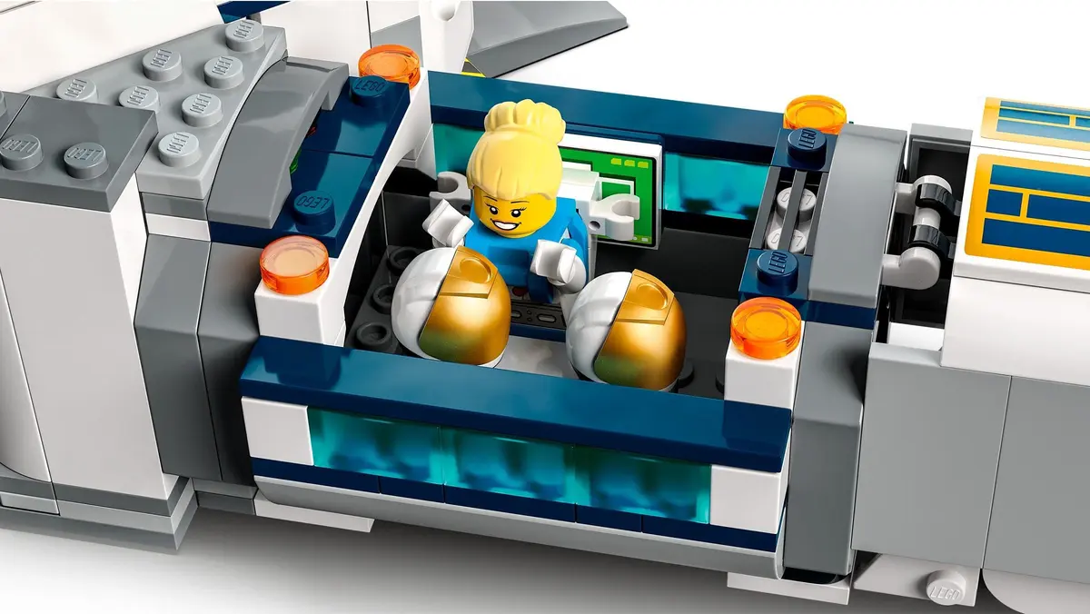 LEGO City 60350 Lunar Research Base set, image 6