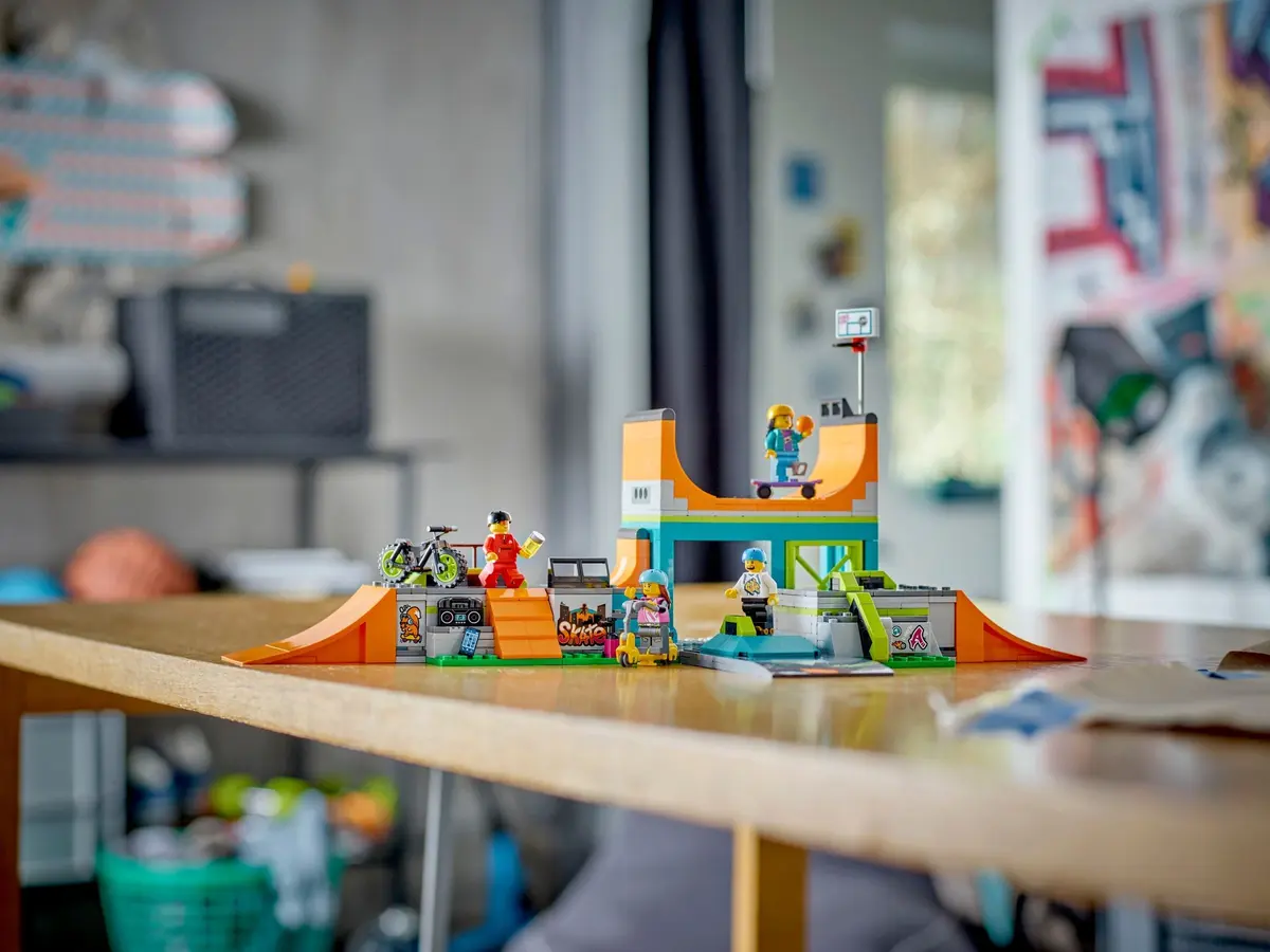 LEGO City 60364 Street Skate Park set, image 4