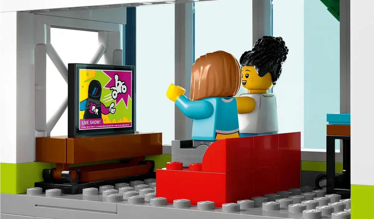 LEGO City 60365 Apartment Building set, image 7