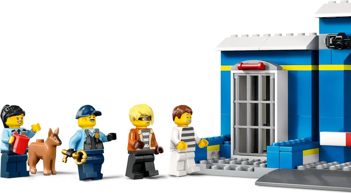 LEGO City 60370 Police Station Chase set, image 4