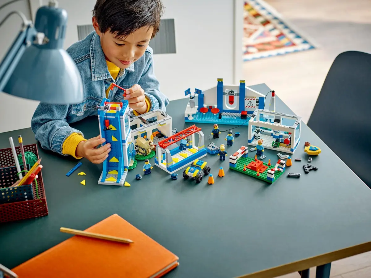 LEGO City 60372 Police Training Academy set, image 5