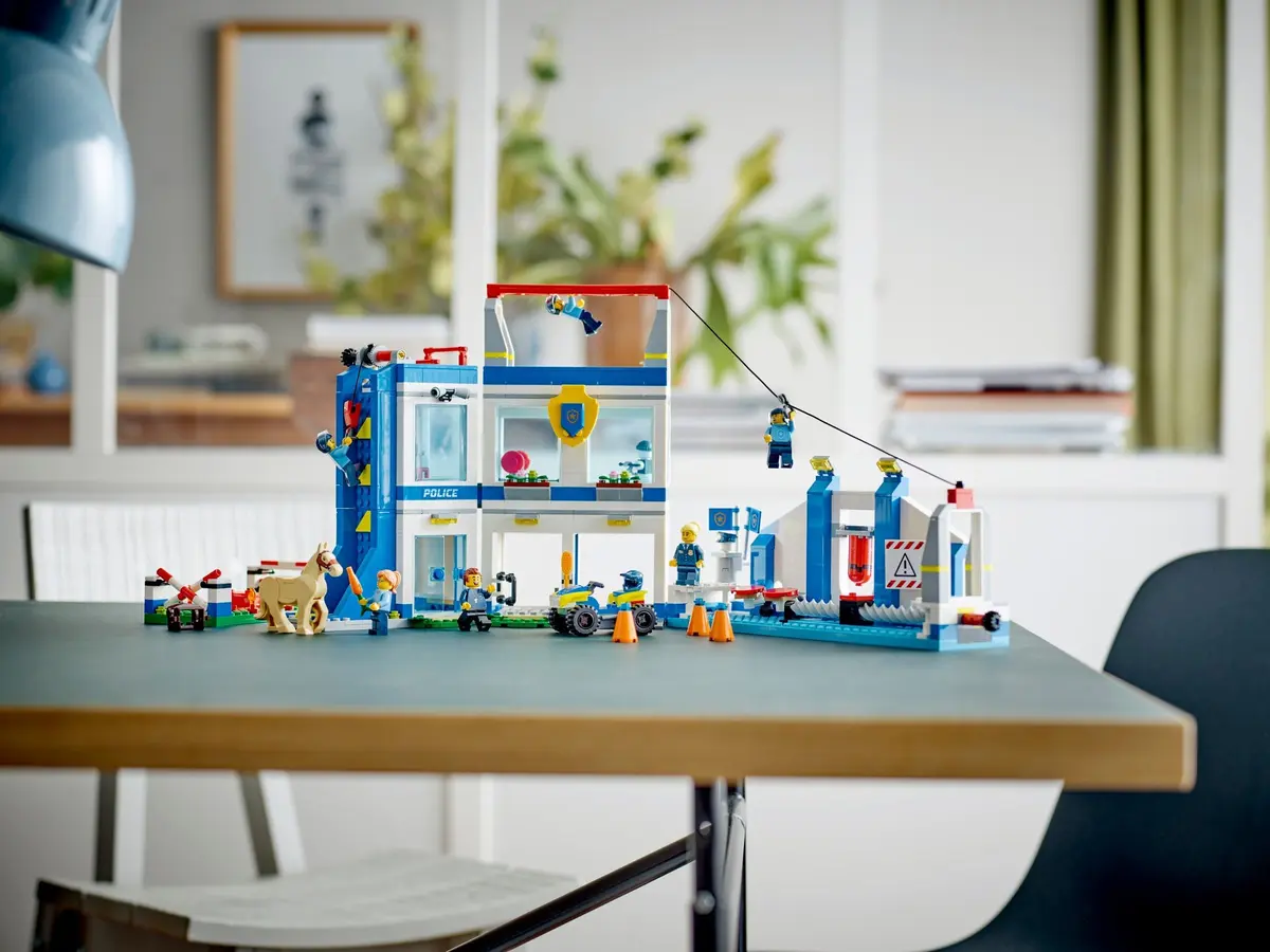 LEGO City 60372 Police Training Academy set, image 6