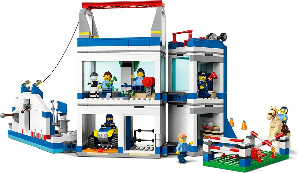 LEGO City 60372 Police Training Academy set, image 7