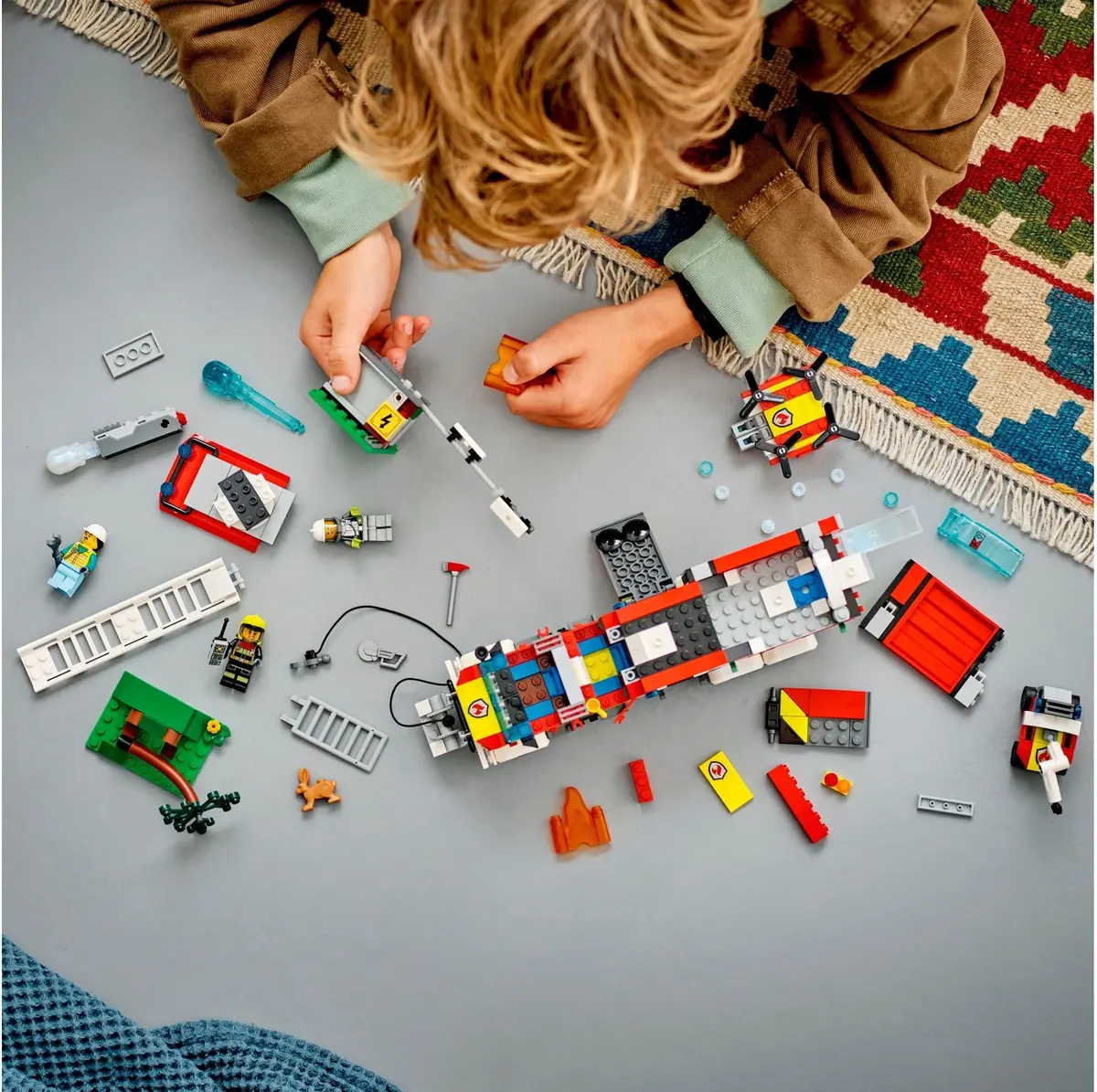 LEGO City 60374 Fire Command Truck set, image 3
