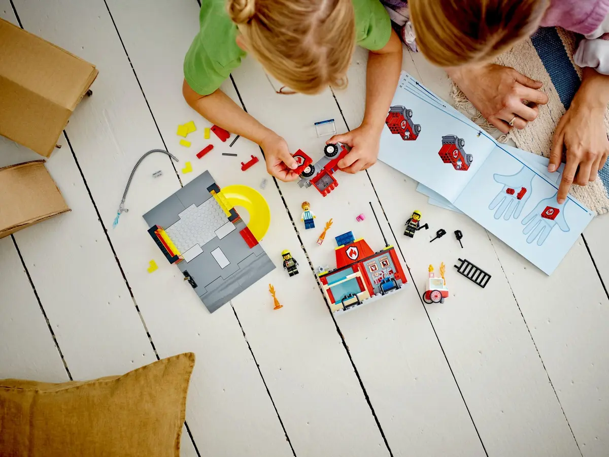 LEGO City 60375 Fire Station and Fire Engine set, image 9