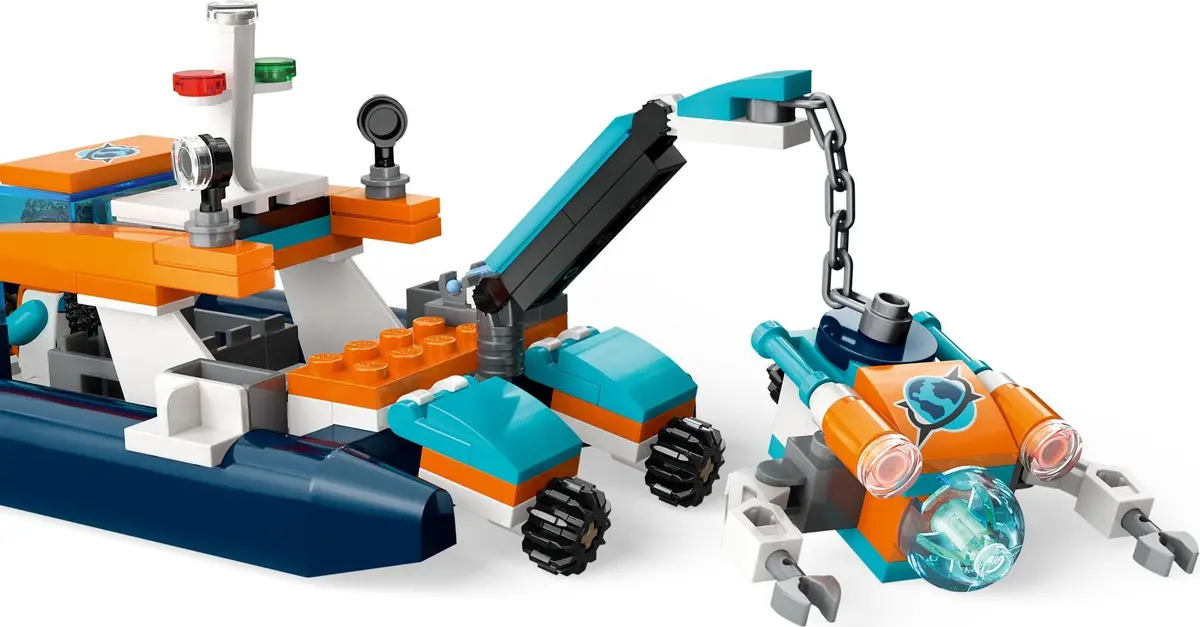 LEGO City 60377 Explorer Diving Boat set, image 5
