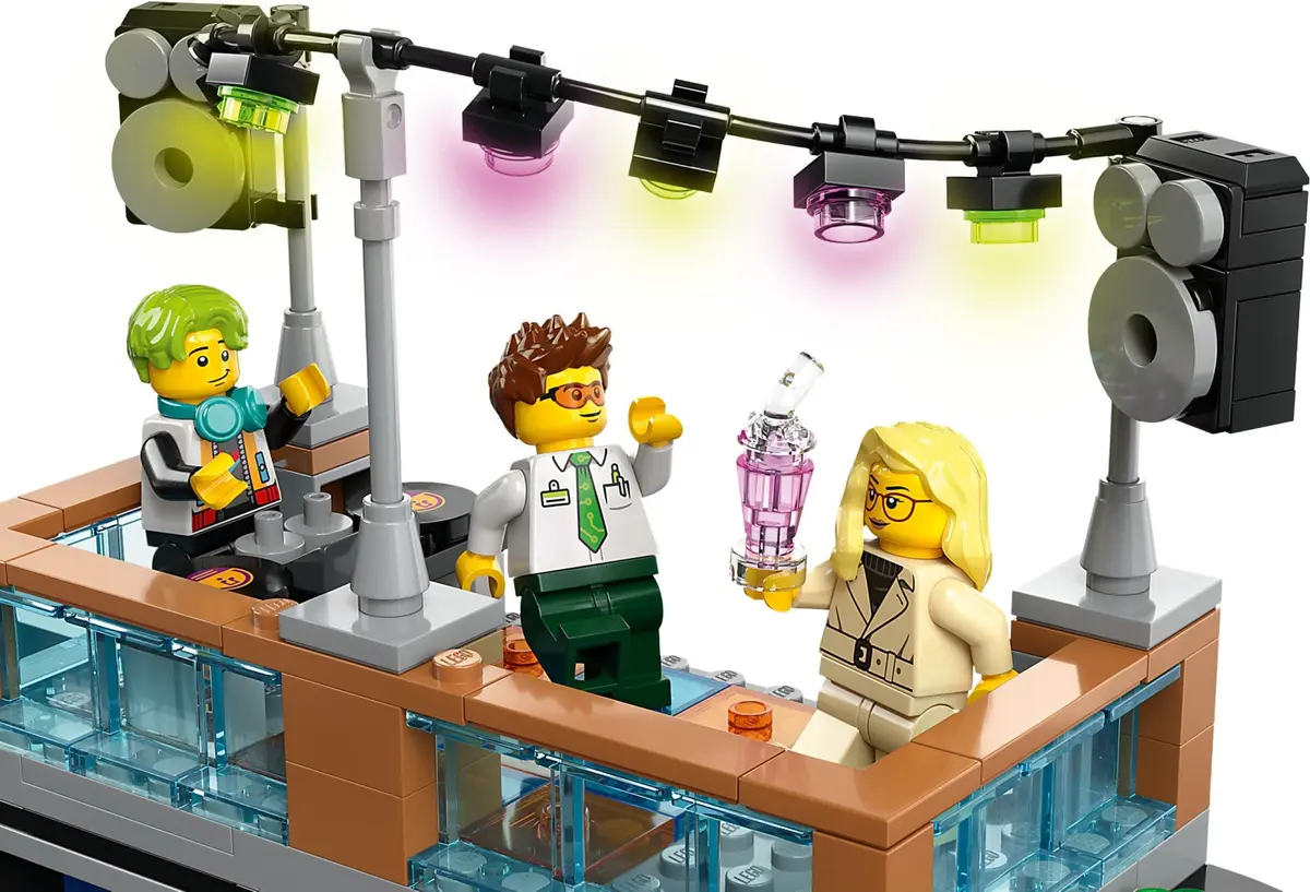LEGO City 60380 Downtown set, image 3