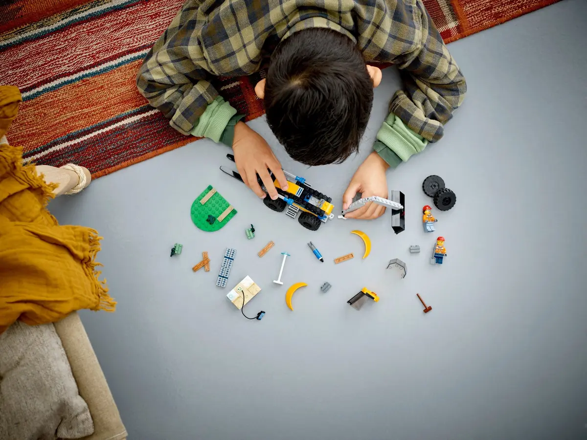 LEGO City 60385 Construction Digger set, image 9
