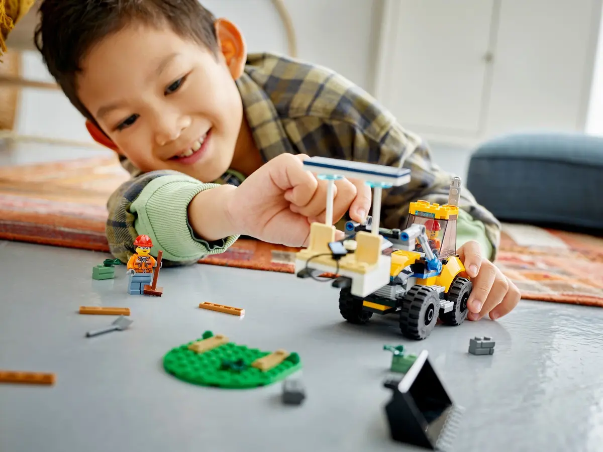 LEGO City 60385 Construction Digger set, image 10