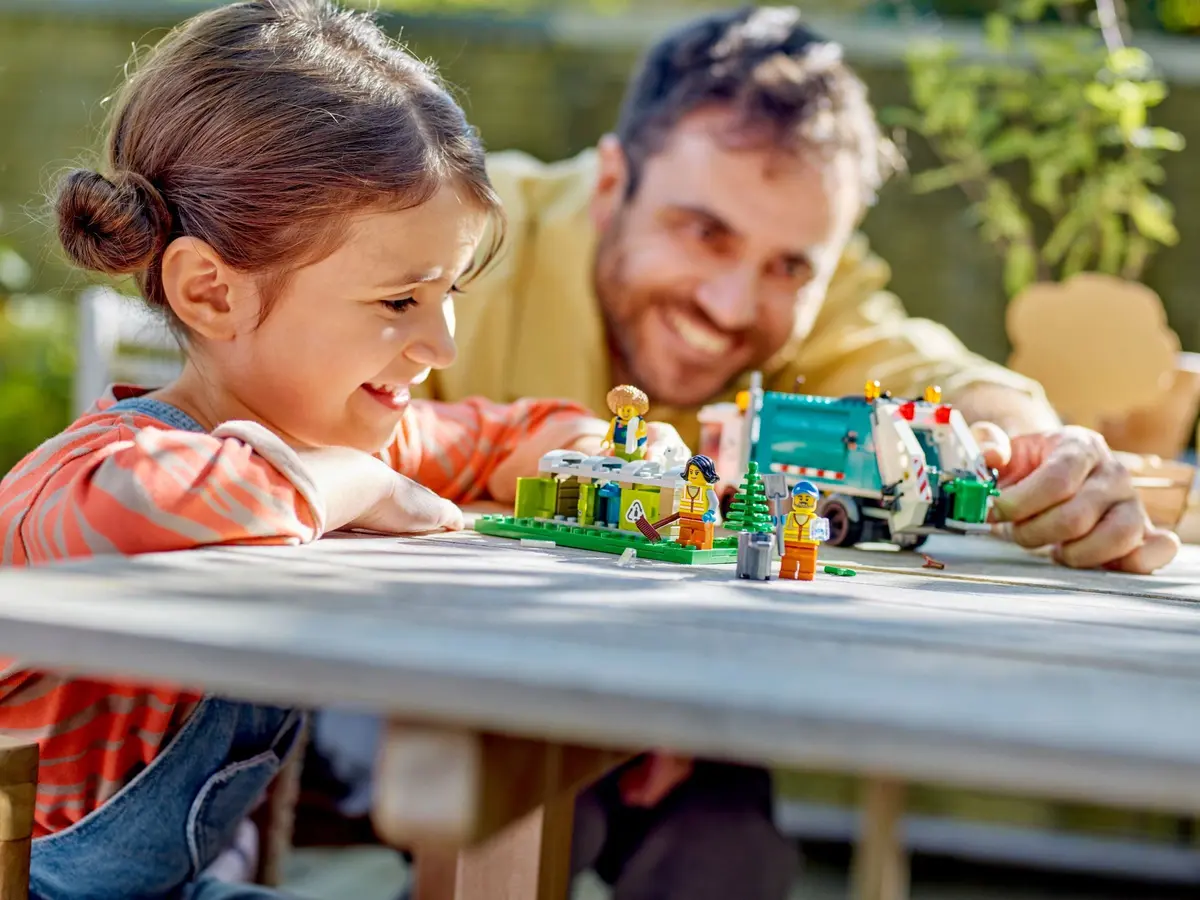 LEGO City 60386 Recycling Truck set, image 3