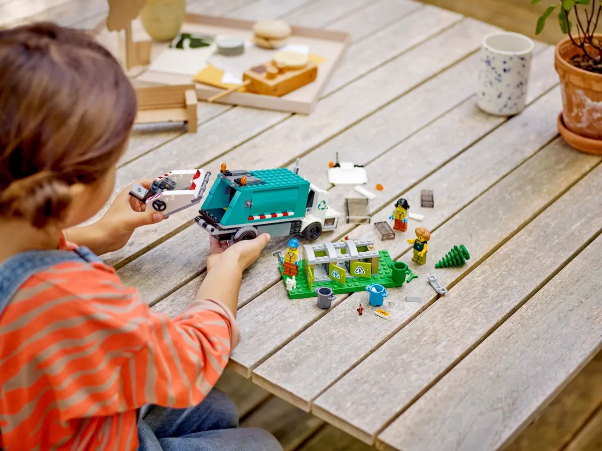 LEGO City 60386 Recycling Truck set, image 11