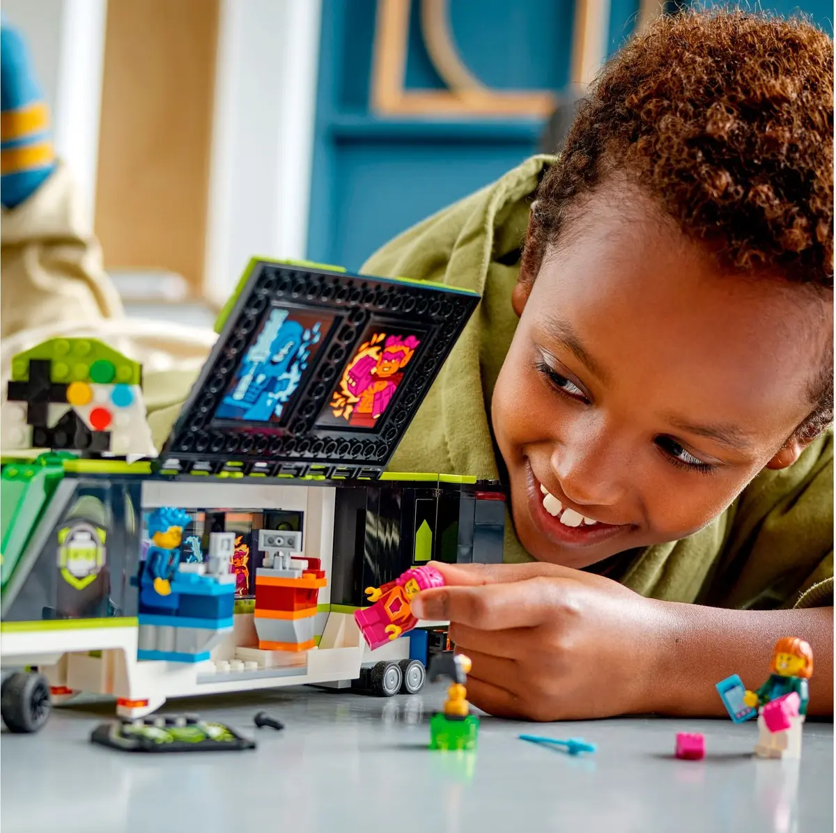 LEGO City 60388 Gaming Tournament Truck set, image 9