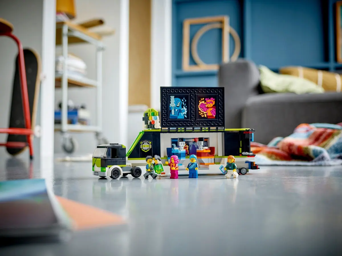 LEGO City 60388 Gaming Tournament Truck set, image 10