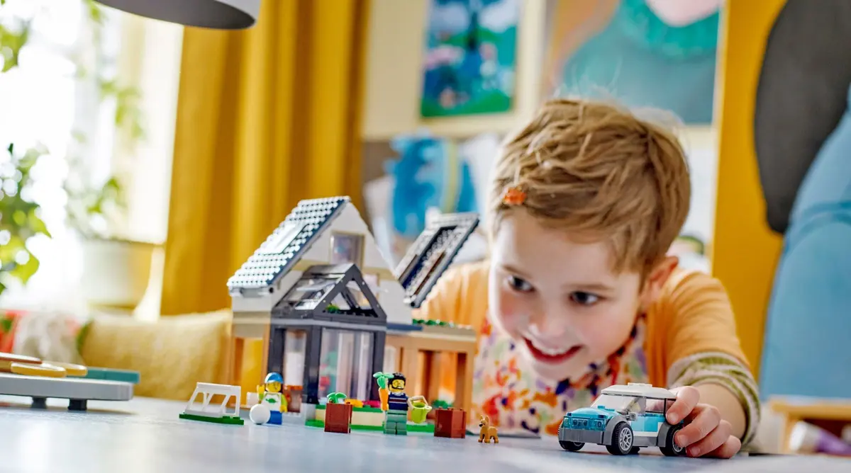 LEGO City 60398 Family House and Electric Car set, image 4