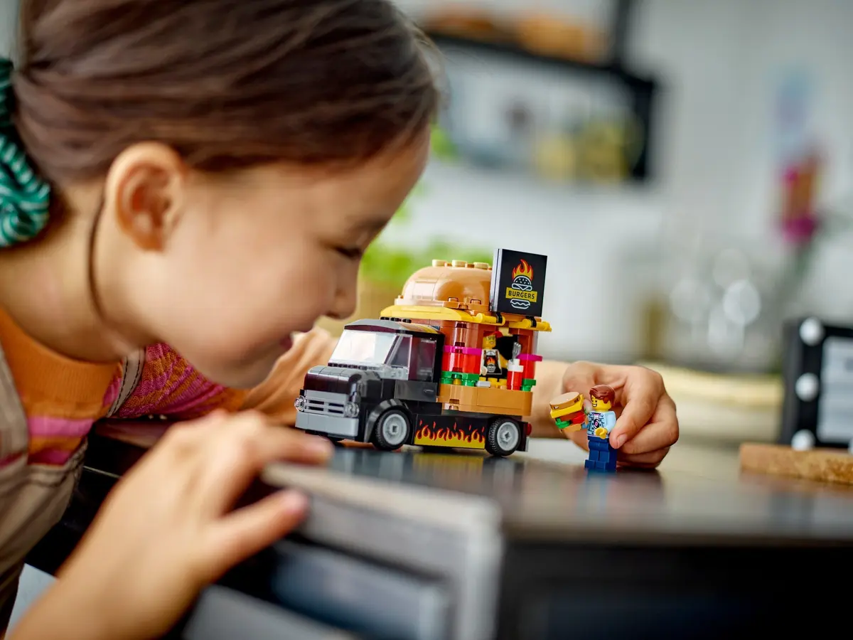 LEGO City 60404 Burger Truck set, image 7