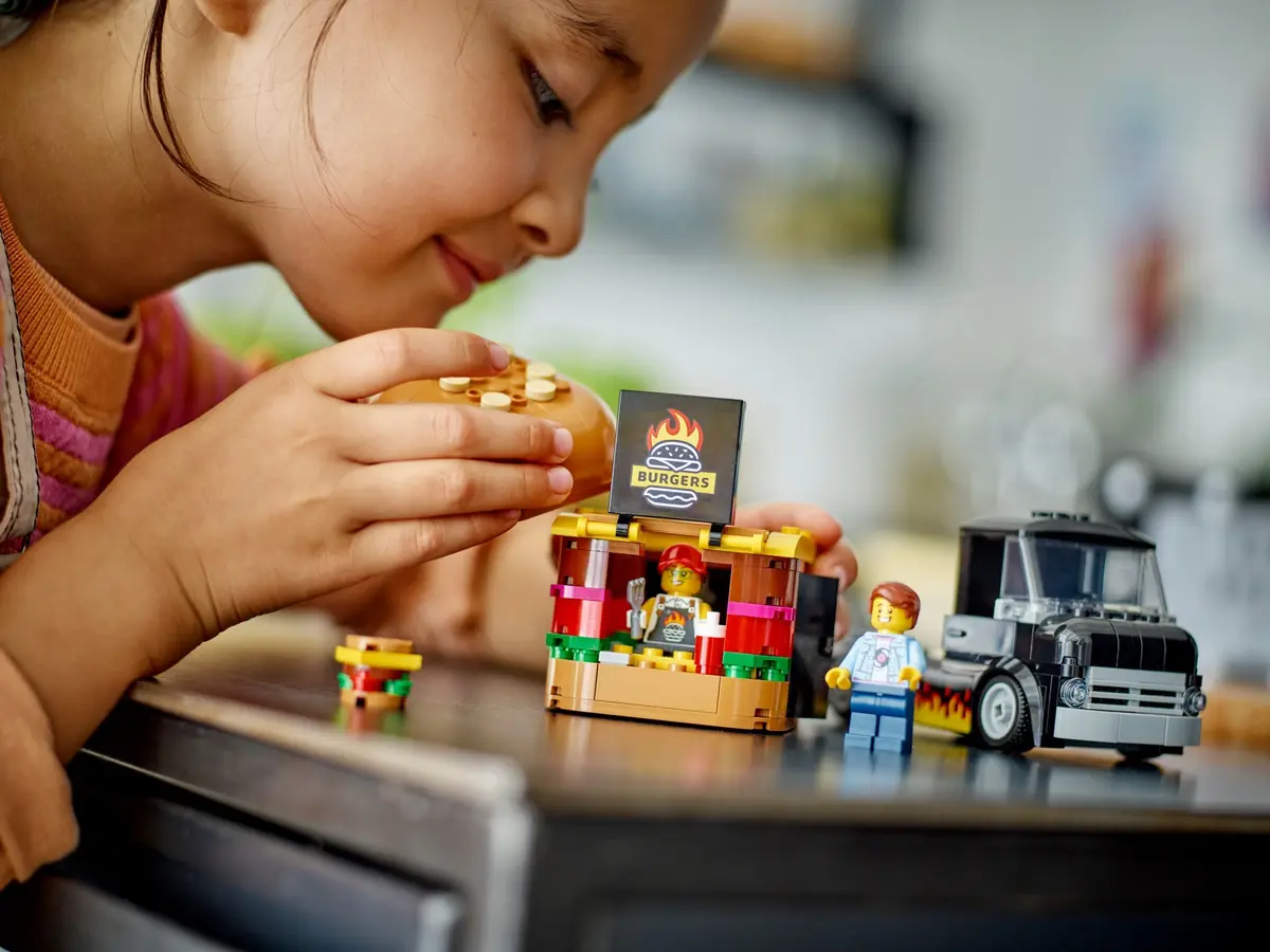 LEGO City 60404 Burger Truck set, image 8