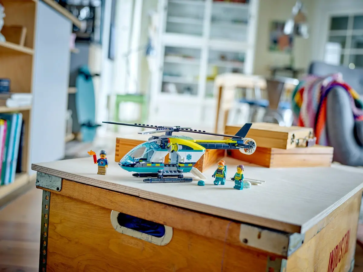 LEGO City 60405 Emergency Rescue Helicopter set, image 10