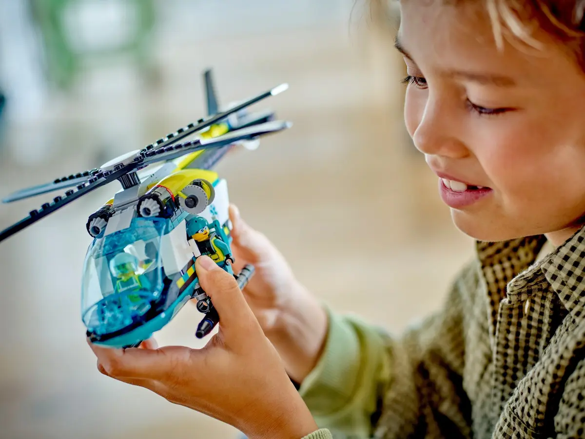 LEGO City 60405 Emergency Rescue Helicopter set, image 9