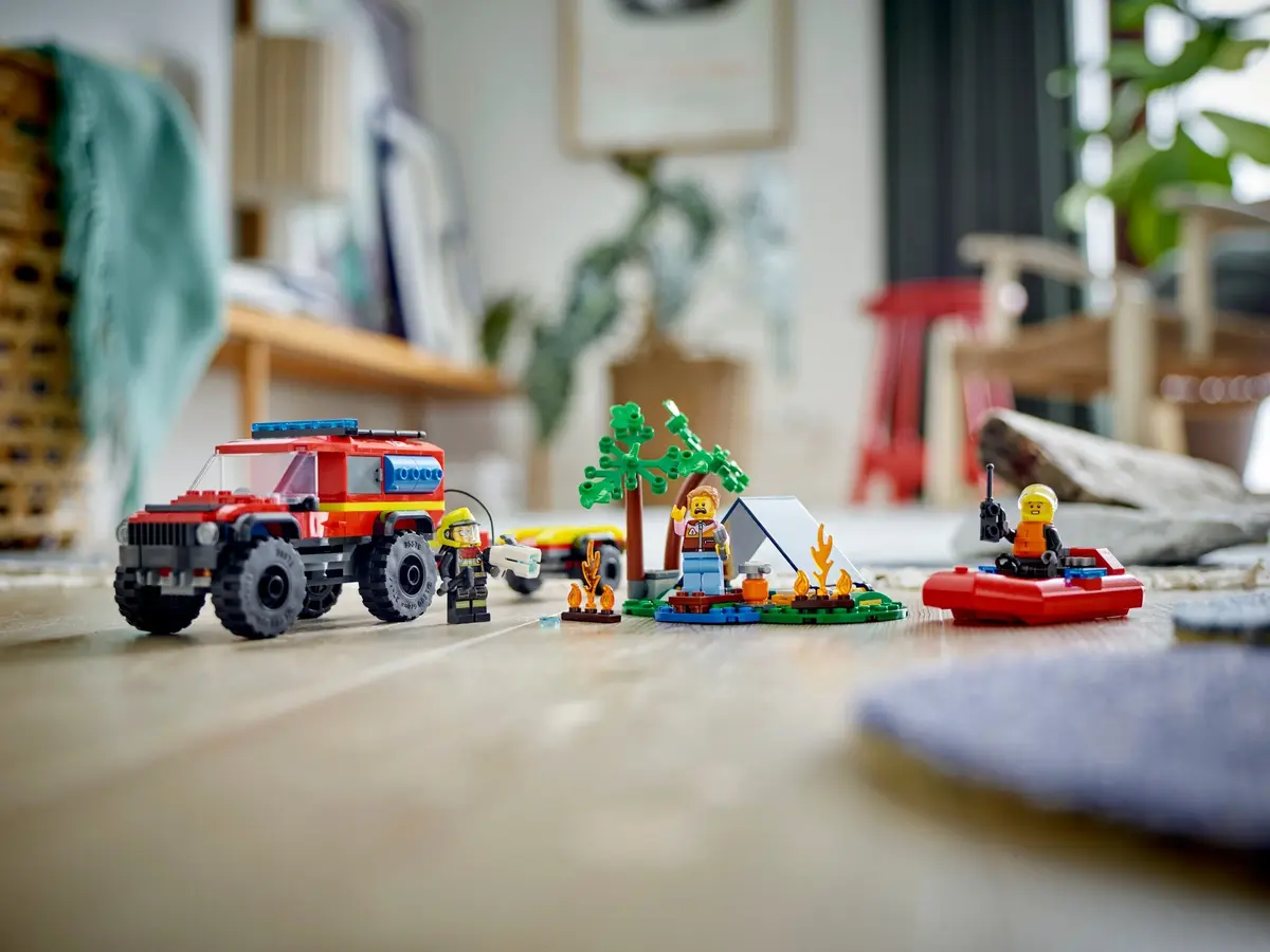 LEGO City 60412 4x4 Fire Truck with Rescue Boat set, image 9