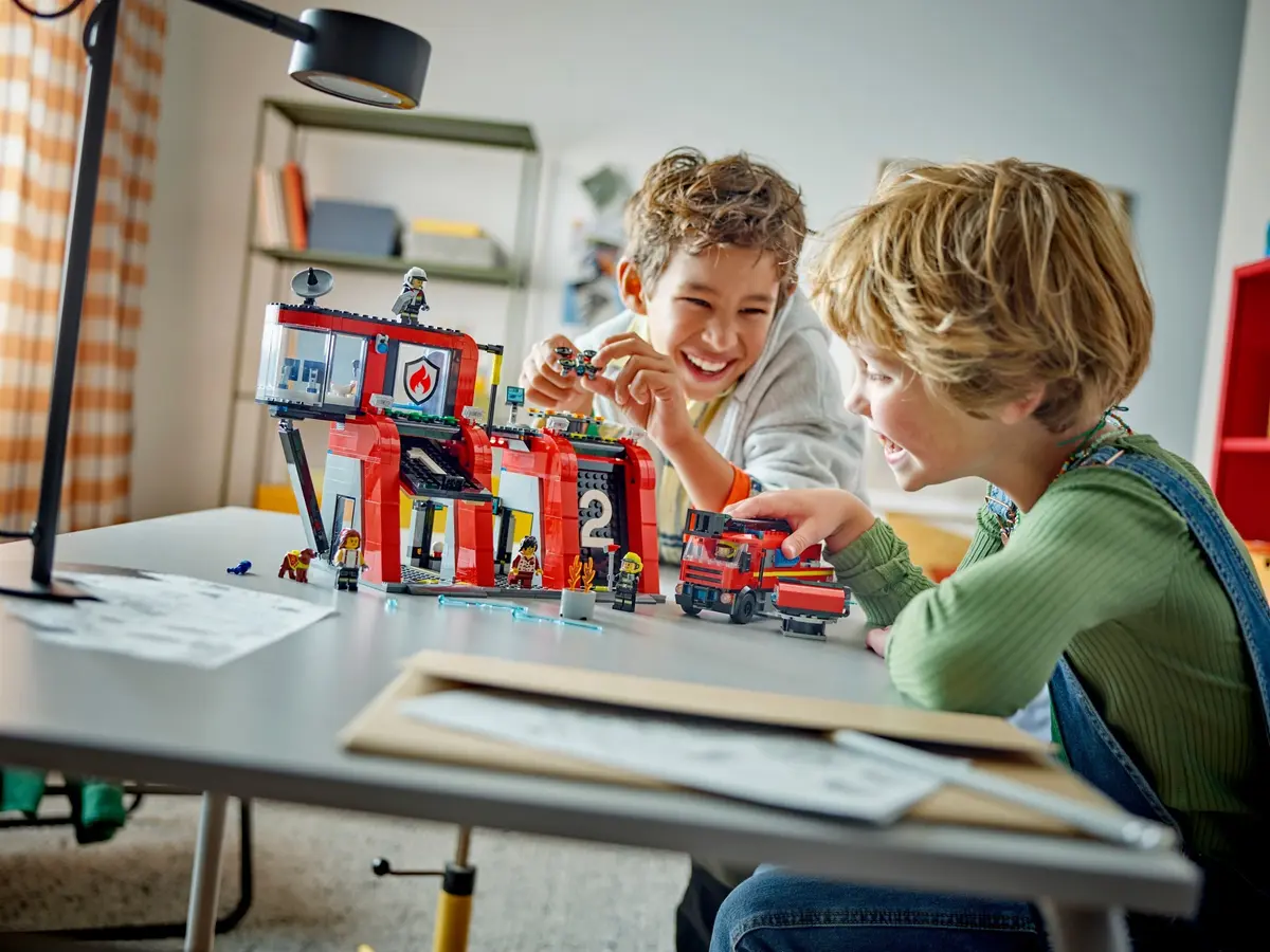 LEGO City 60414 Fire Station with Fire Truck set, image 9