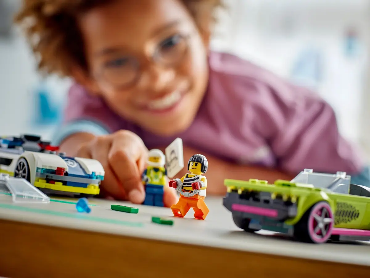 LEGO City 60415 Police Car and Muscle Car Chase set, image 7