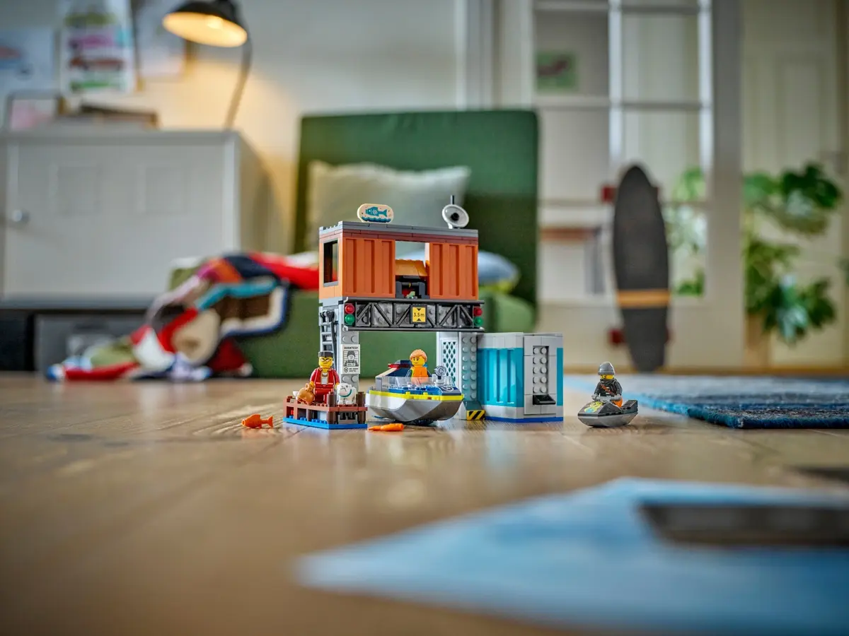 LEGO City 60417 Police Speedboat and Crooks' Hideout set, image 10