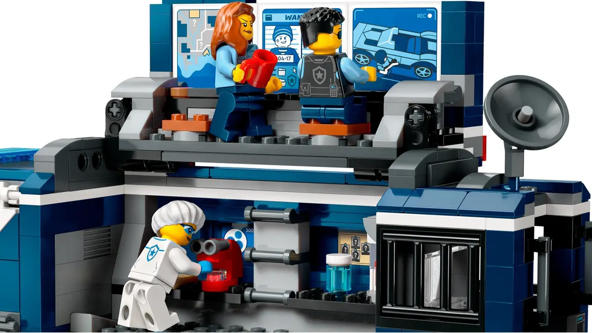 LEGO City 60418 Police Mobile Crime Lab Truck set, image 4