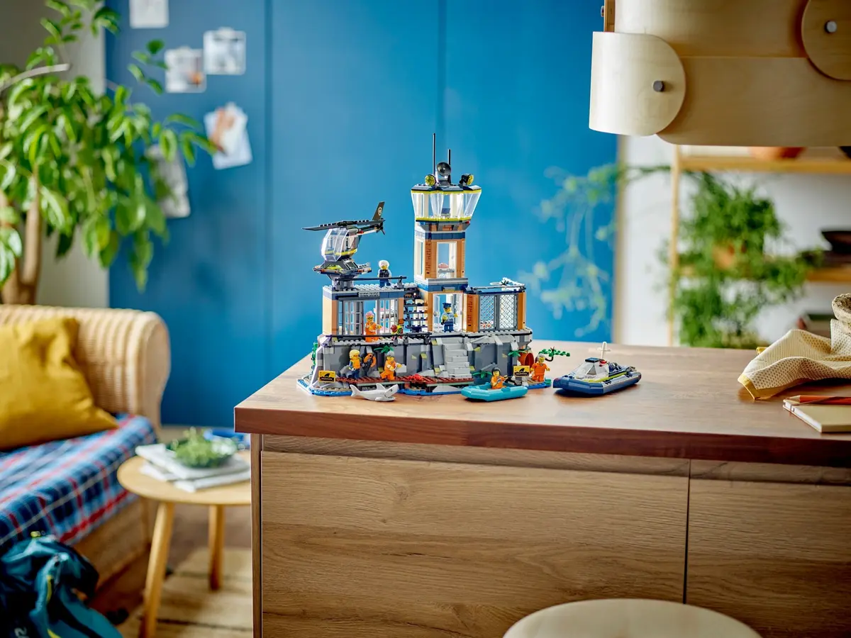 LEGO City 60419 Police Prison Island set, image 3