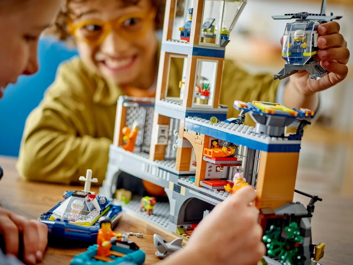 LEGO City 60419 Police Prison Island set, image 11