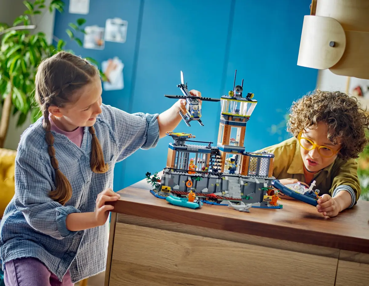 LEGO City 60419 Police Prison Island set, image 10