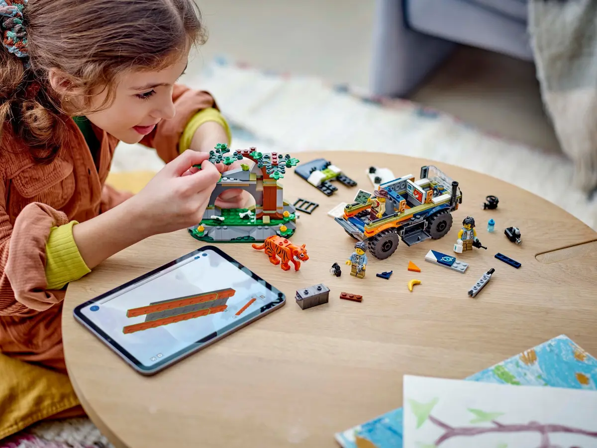 LEGO City 60426 Jungle Explorer Truck set, image 8
