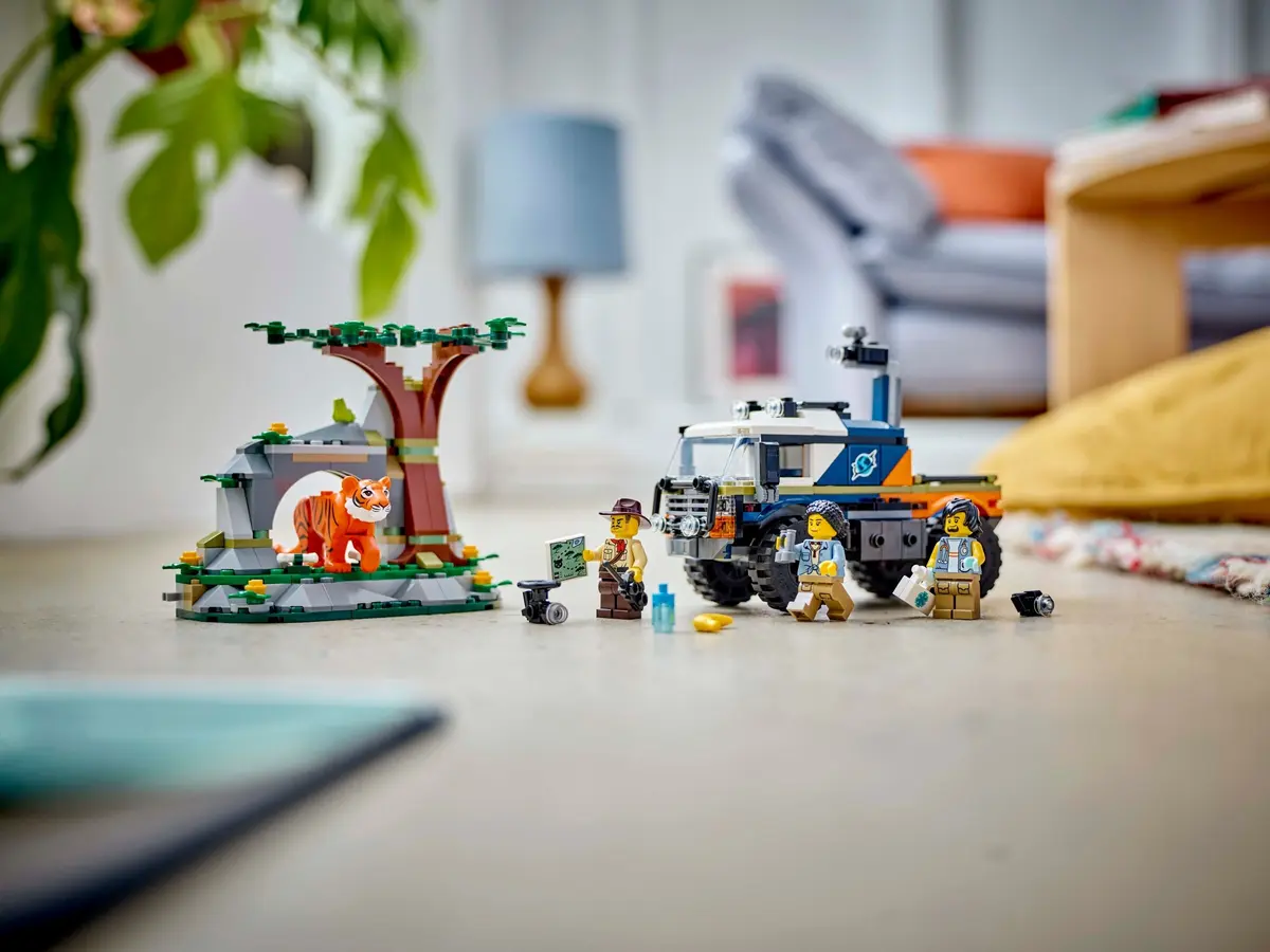 LEGO City 60426 Jungle Explorer Truck set, image 9