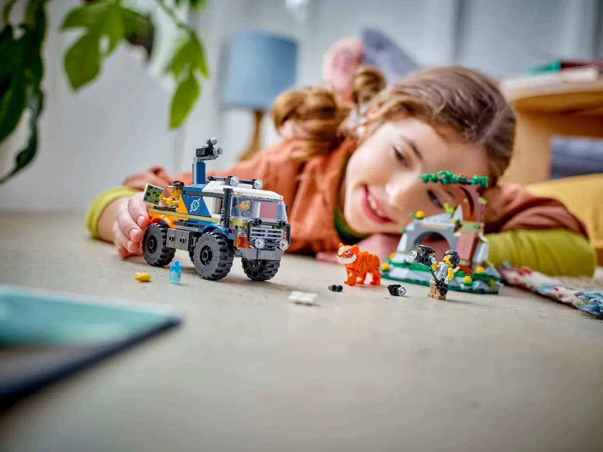 LEGO City 60426 Jungle Explorer Truck set, image 7