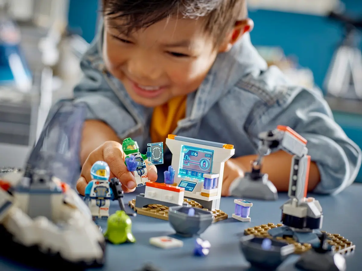 LEGO City 60429 Spaceship and Asteroid Discovery set, image 8