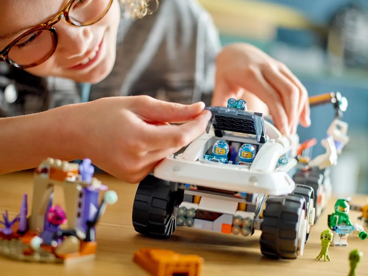 LEGO City 60432 Command Rover and Crane Loader set, image 7