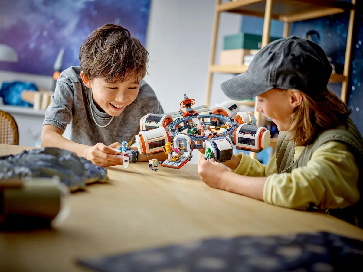 LEGO City 60433 Modular Space Station set, image 3