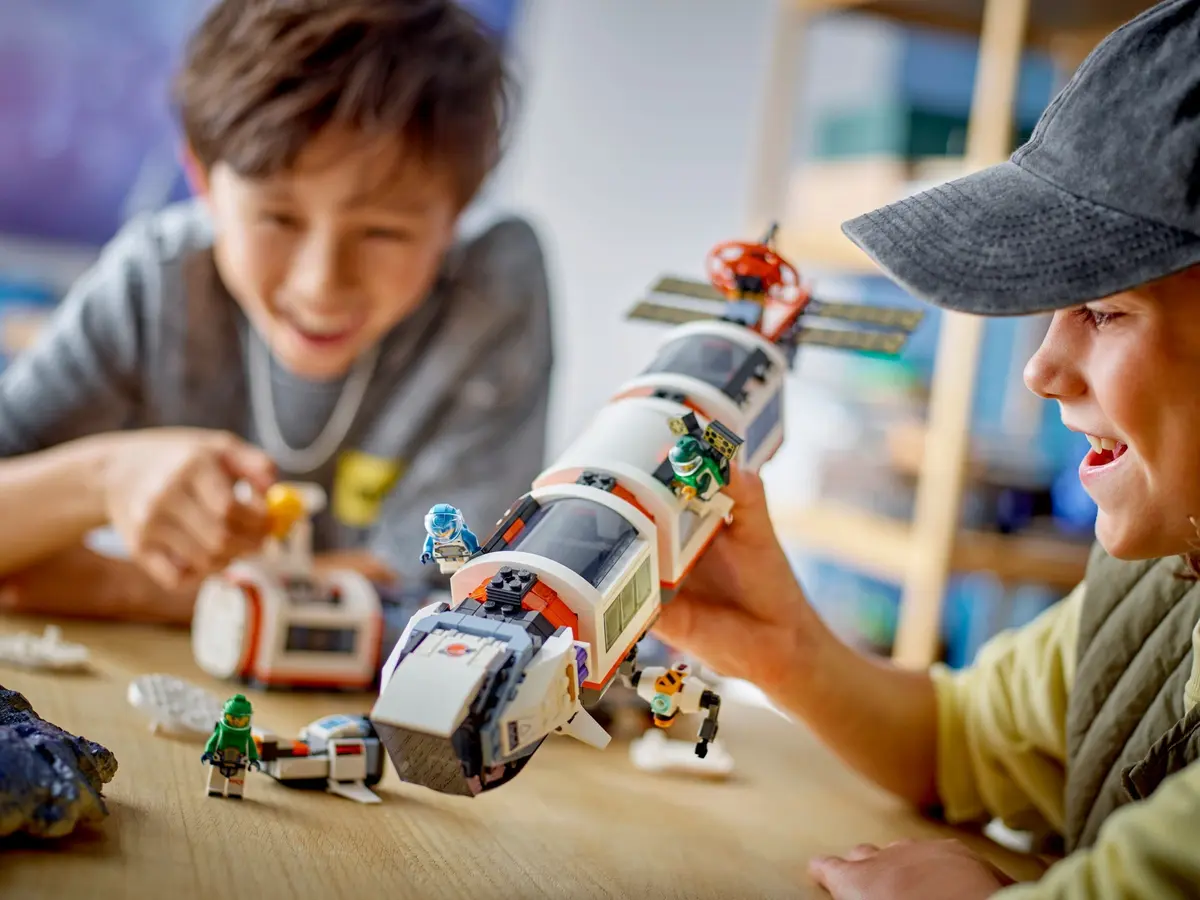 LEGO City 60433 Modular Space Station set, image 4