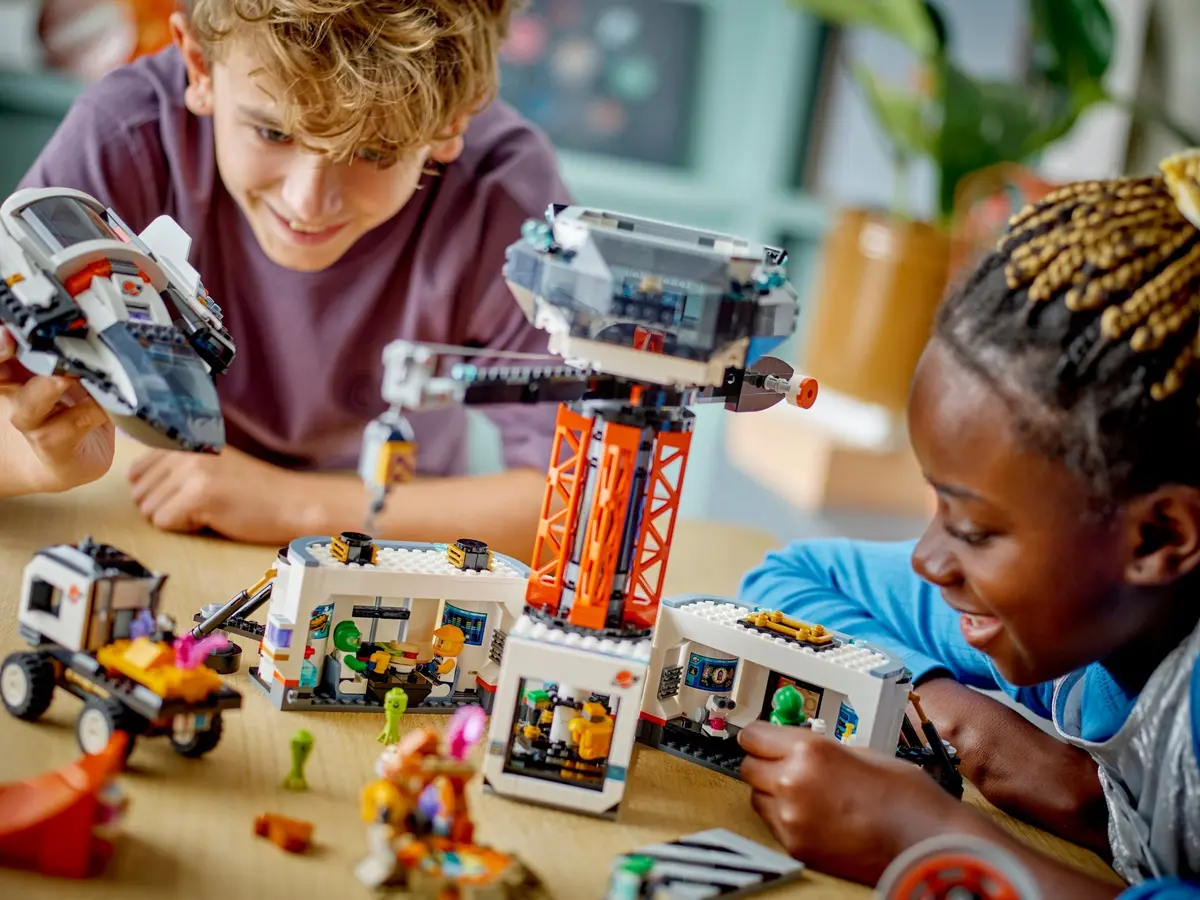 LEGO City 60434 Space Base and Rocket Launchpad set, image 9