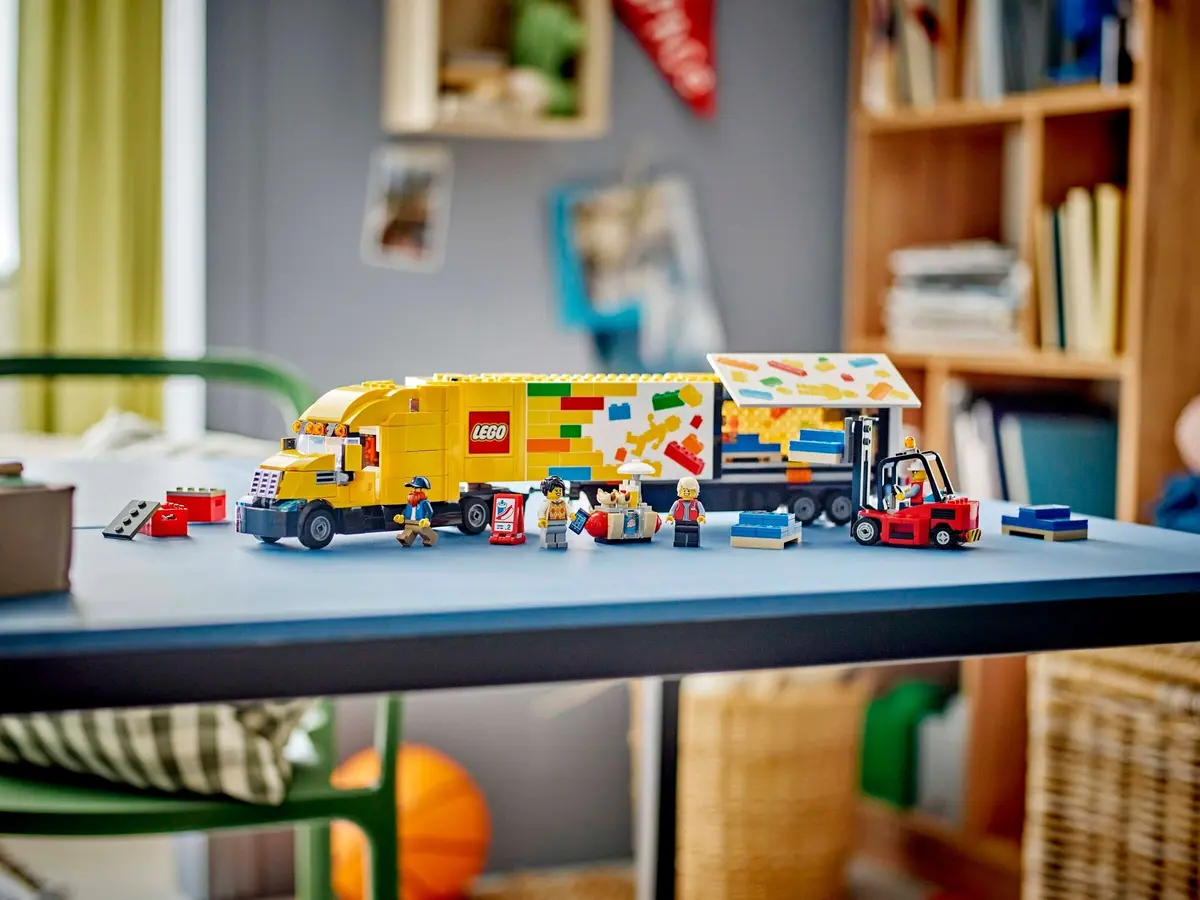 LEGO City 60440 LEGO Delivery Truck set, image 7